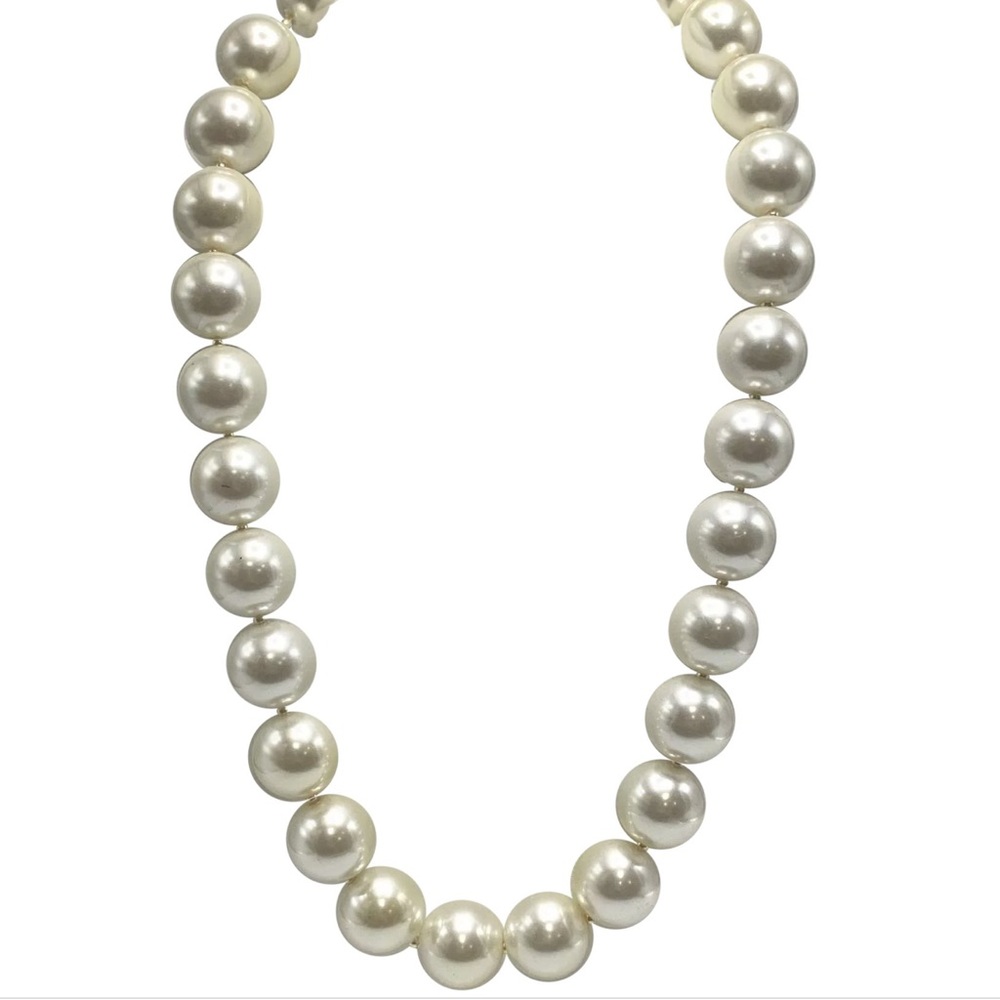🎉HP🎉 Kenneth Jay Lane Long Oversized Pearl Necklace